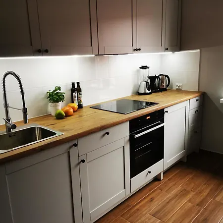 25 Apartment *